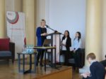 Zespół nauczycieli i specjalistów ze Szkoły Podstawowej nr 357 w Warszawie w trakcie prezentacji dobrej praktyki edukacji właczającej uczniów z dysfunkcją słuchu