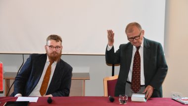 z lewej Michał Gniadek-Zieliński – referent WRKSO, z prawej Krzysztof Starnawski