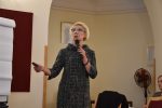 Agnieszka Karczewska-Gzik (ORE) przedstawia funkcjonowanie cyfrowego narzędzia programu „Poznaj Polskę”.
