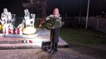 Katarzyna Mroczkowska WRKSO - składanie kwiatów przed pomnikiem Marszałka Józefa Piłsudskiego w Sulejówku