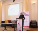 Wicedyrektor ORE Marzenna Habib otwiera konferencję dotyczącą nowej podstawy programowej języka polskiego